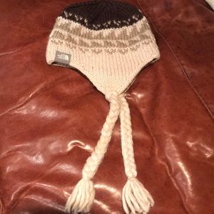 North face knitted toboggan. Fleece lined.